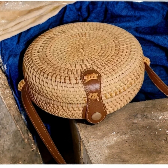 🆕️Boho Chic Mini Round Rattan Crossbody Bag 🌿Lightweight Fashionable Essential - Picture 4 of 11